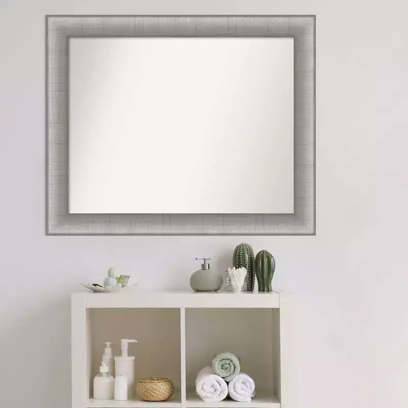 Specchio da parete elegante non smussato 33" x 27" in peltro spazzolato - Amanti Art: Rettangolare, Cornice in polistirene, Montaggio a parete