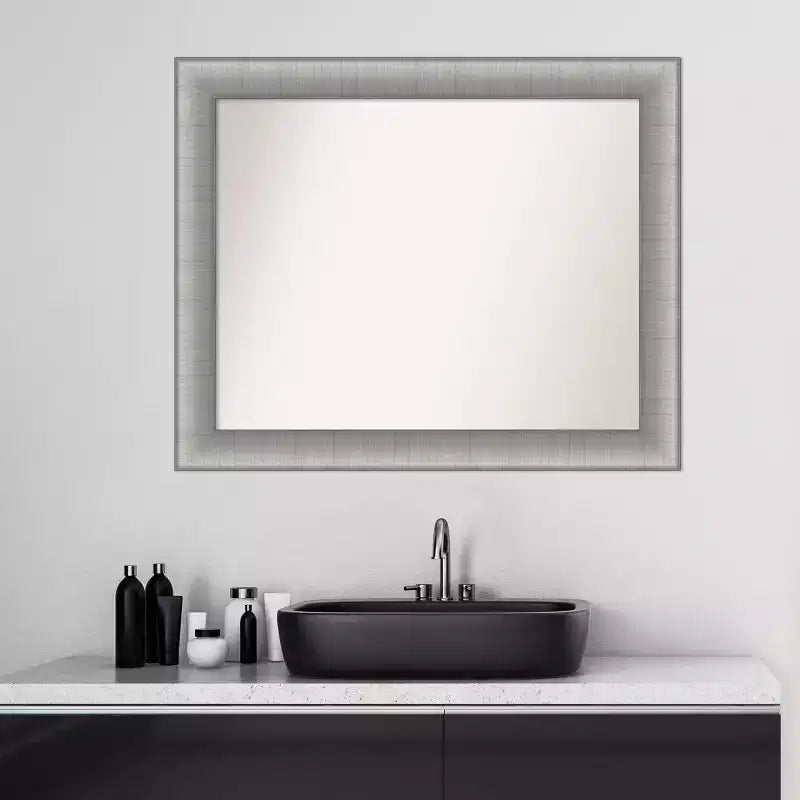 Specchio da parete elegante non smussato 33" x 27" in peltro spazzolato - Amanti Art: Rettangolare, Cornice in polistirene, Montaggio a parete