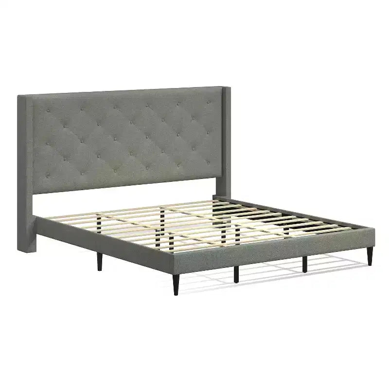 Struttura letto imbottita con piattaforma Huppe di Glenwillow Home, testiera a wingback con bottoni tufted in stile metà secolo, base materasso, non necessita di rete, facile da montare