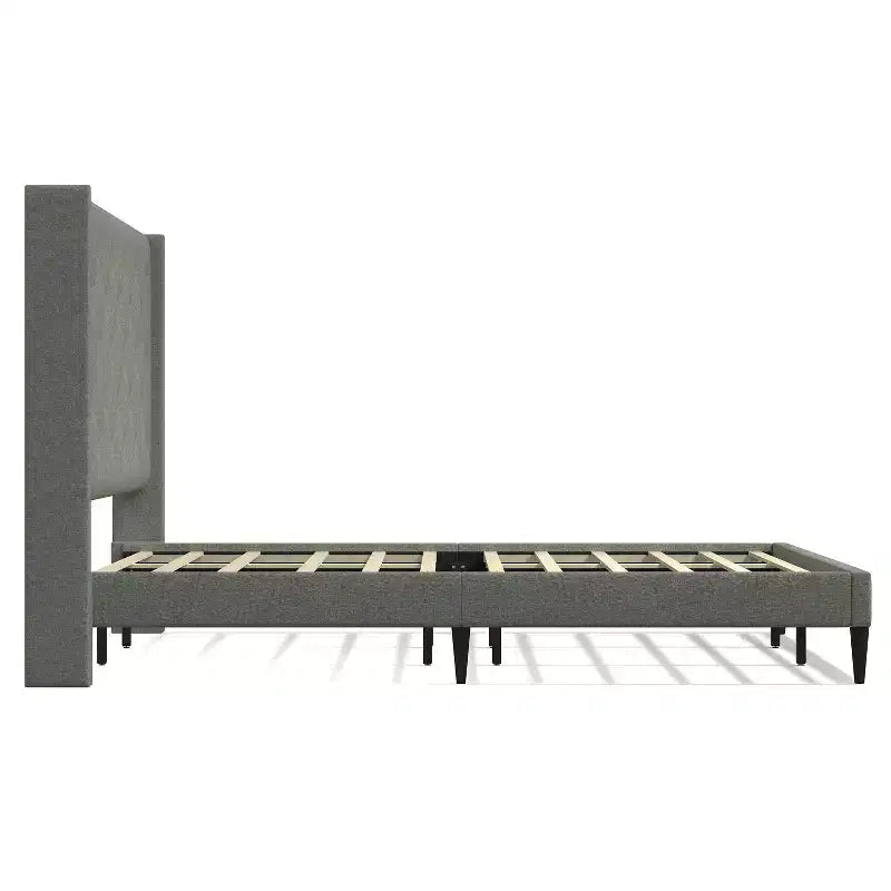 Struttura letto imbottita con piattaforma Huppe di Glenwillow Home, testiera a wingback con bottoni tufted in stile metà secolo, base materasso, non necessita di rete, facile da montare