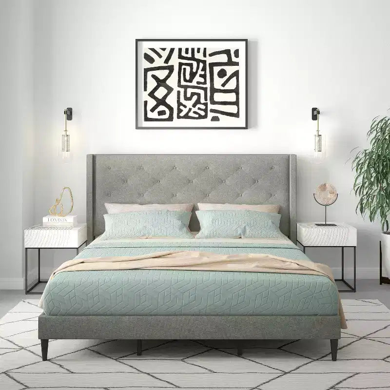 Struttura letto imbottita con piattaforma Huppe di Glenwillow Home, testiera a wingback con bottoni tufted in stile metà secolo, base materasso, non necessita di rete, facile da montare