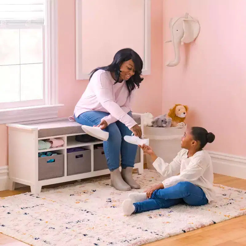 Panchina contenitore Martha Stewart Kids: Libreria in legno per la cameretta dei bambini, angolo lettura e organizer per giocattoli con cestino in tessuto