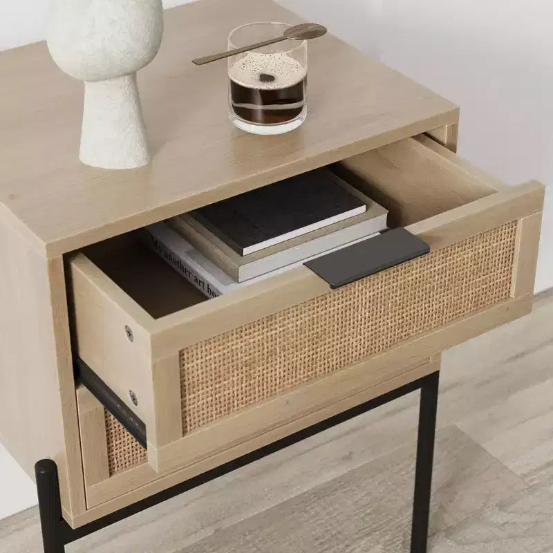 Andrew Wood e tavolino Rattan - Nathan James
